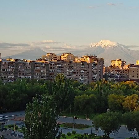 Umba Apartment N5 - Balcony And Mount Ararat View Erevan Exterior foto