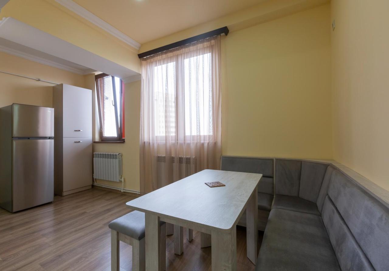Umba Apartment N5 - Balcony And Mount Ararat View Erevan Exterior foto