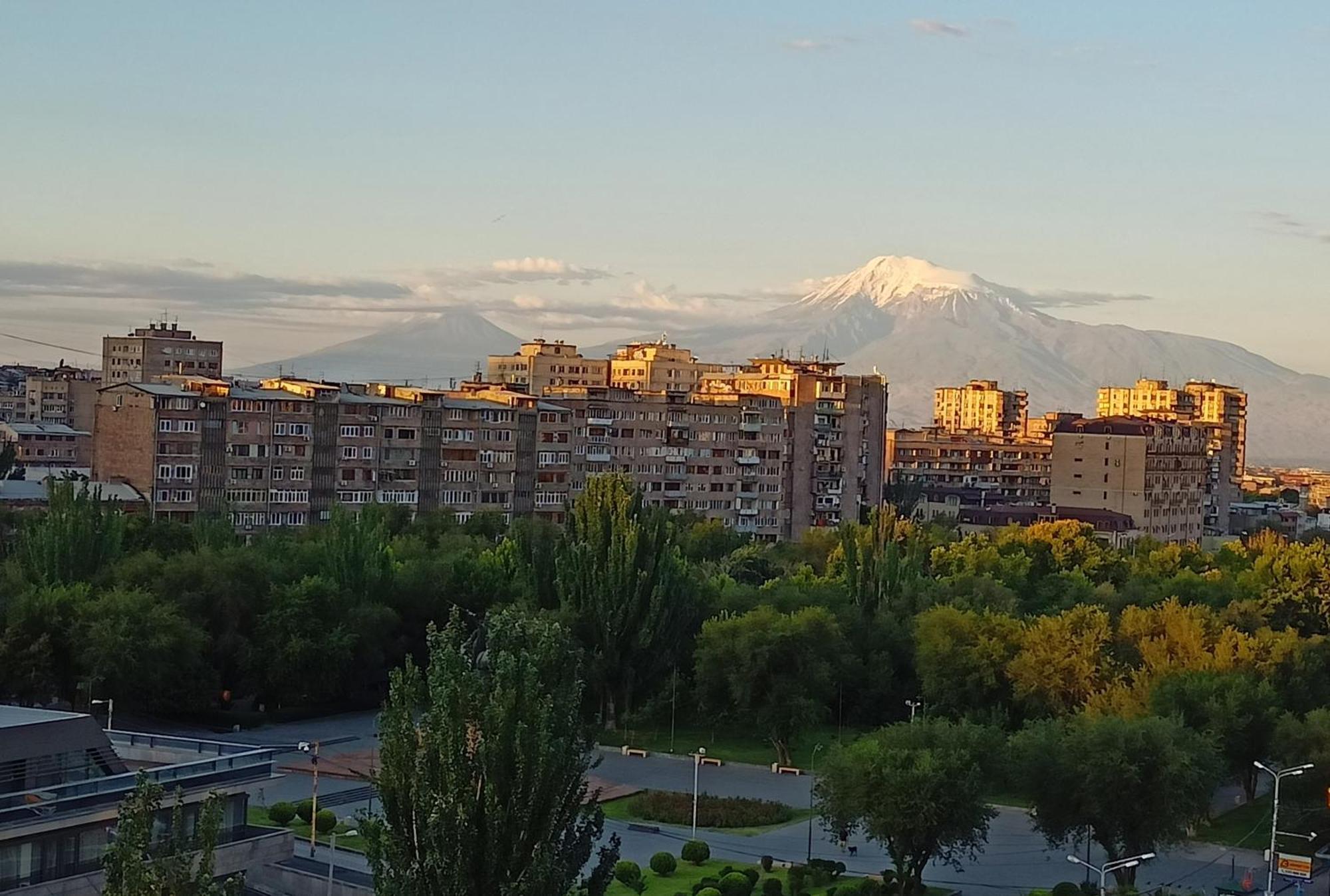 Umba Apartment N5 - Balcony And Mount Ararat View Erevan Exterior foto